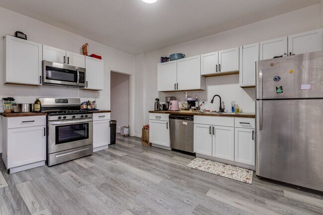 Photo - 949 Freeland St