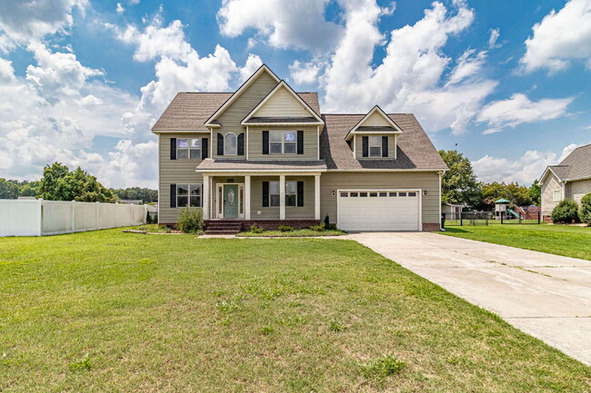 Building Photo - Spacious 2-Story in Pikeville! 3 BR | 2.5 BA w/ Bonus Room *Lawn Care / Trash Included*