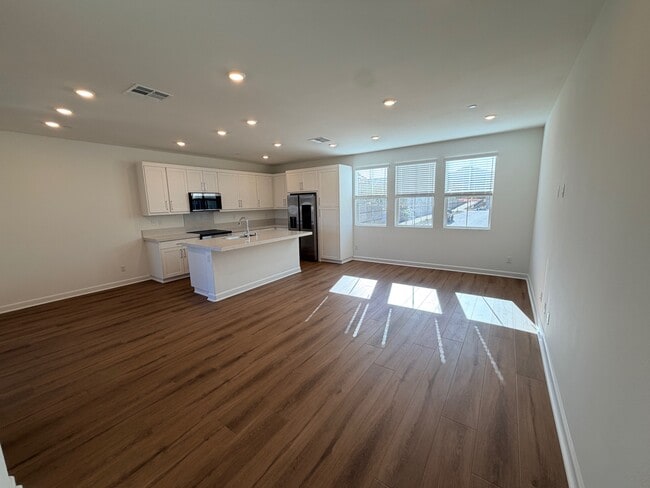 Photo - 470 Caliper Wy