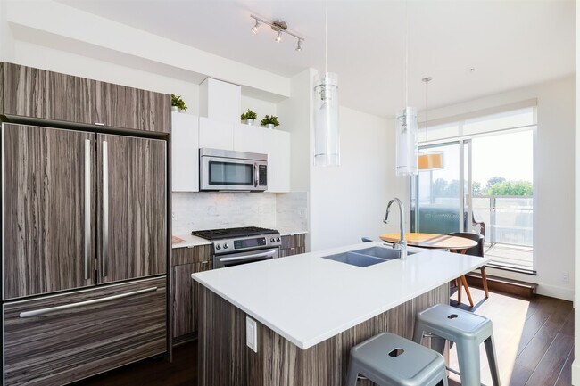 Photo - 2250 Commercial Dr Unit 418