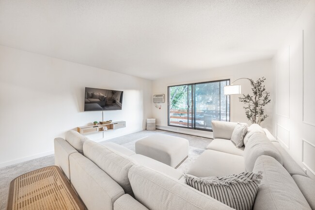 Building Photo - 4371 Wilshire Blvd Unit B203 Rental