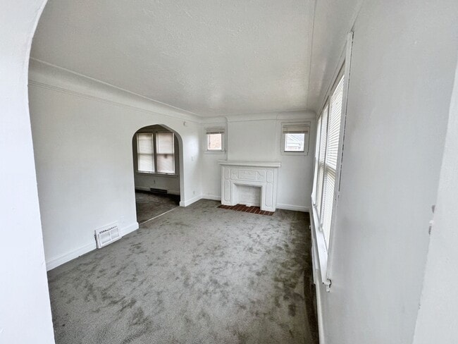 Photo - 9227 Grayton St
