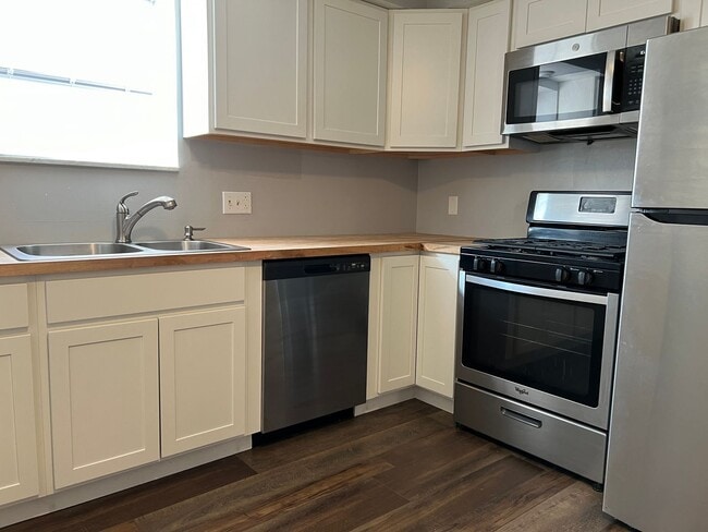 Photo - 20 Woodlawn St Unit 2