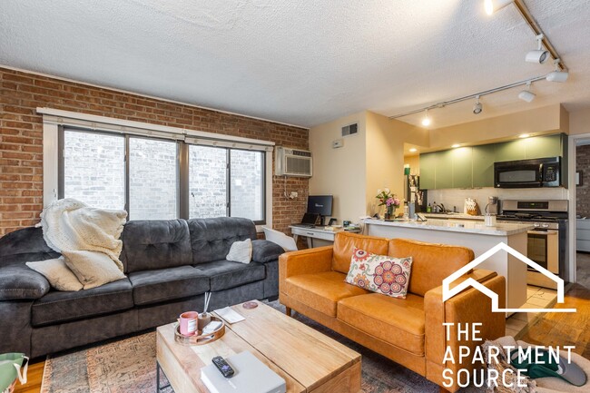 Building Photo - 715 W Diversey Pky Unit 6