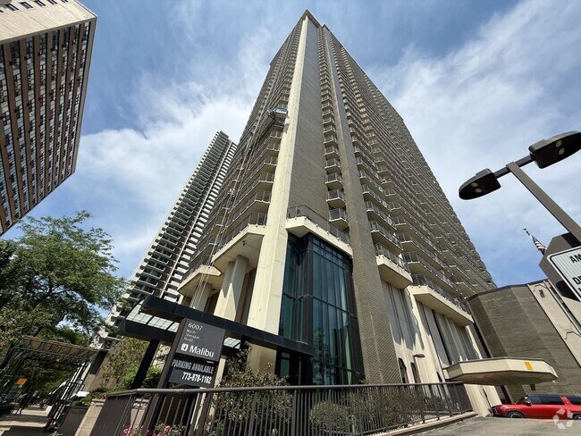 Building Photo - 6007 N Sheridan Rd Unit 32K Rental