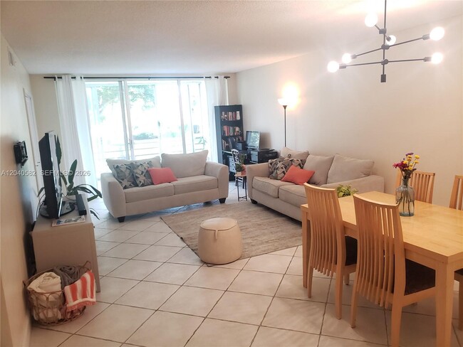 Photo - 550 Oaks Ln Unidad 202