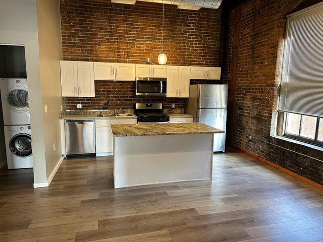 Building Photo - 116 N 5th St Unit 208