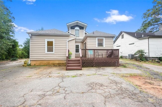 Photo - 2992 Memorial Dr SE