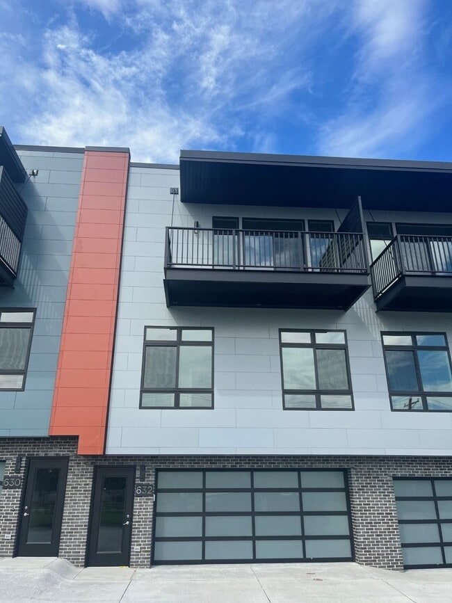 Photo - Luxury Living In Midtown - 3bed 2.5bath Townhome