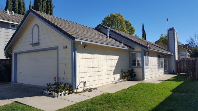 Building Photo - 3BR/2BA Single Story Home in Quiet Pleasanton Cul-de-Sac, hardwood floors. Near Top Schools!