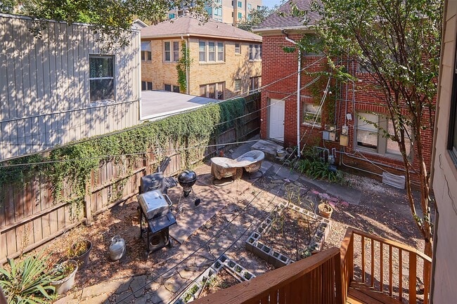 Photo - 2634 Peckham St