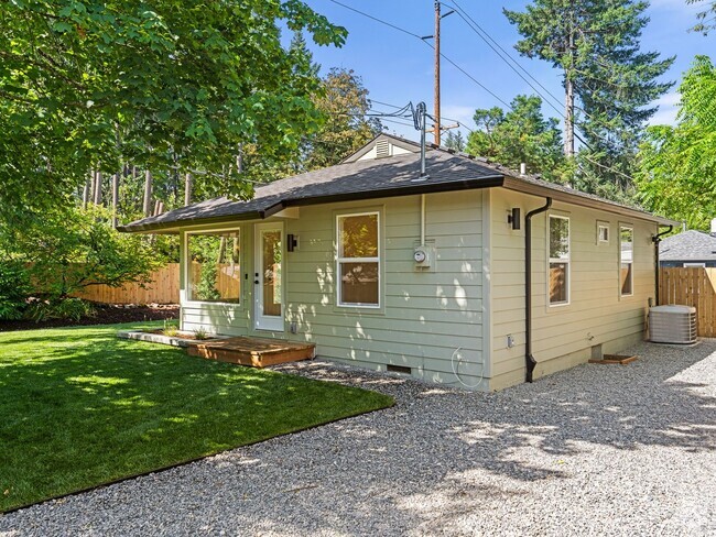 Building Photo - Light-Filled, Fully Remodeled 2?Bed / 1?Ba... Rental