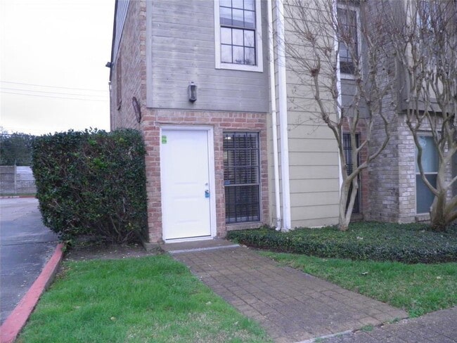 Photo - 9901 Sharpcrest St Unidad D1 Rental
