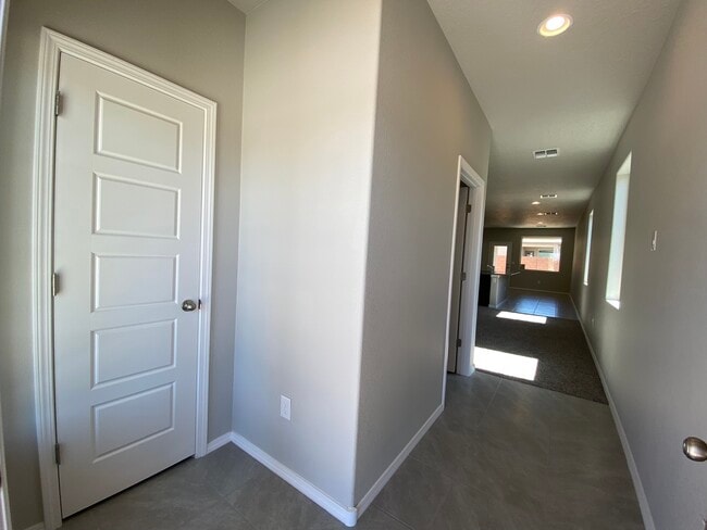Photo - 4806 Mount Salas St NE
