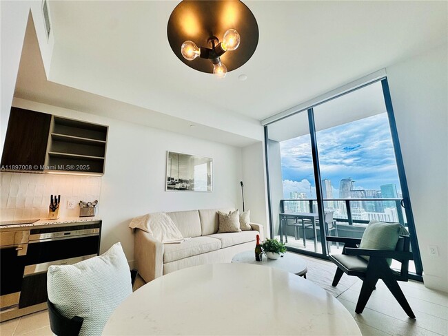 Photo - 159 NE 6th St Unidad 4807