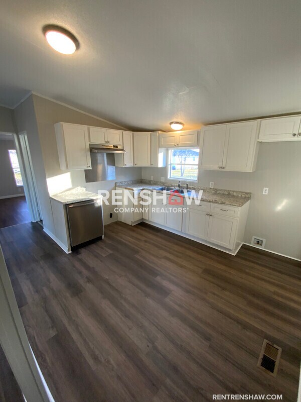 Photo - 122 N West St