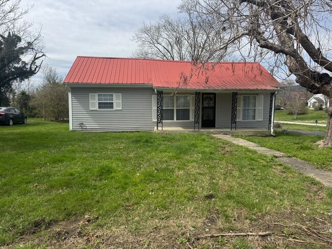 Building Photo - 2 Bedroom 1 Bath Home in Greeneville, TN