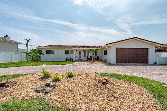 Photo - Gorgeous Riverfront 3/2 with dock!!