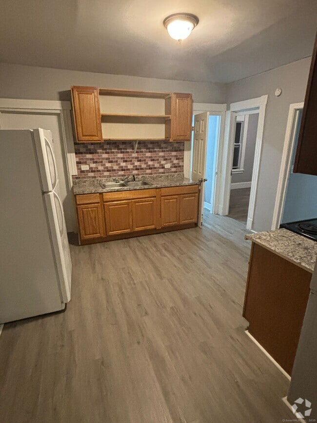 Building Photo - 26 Ridgewood St Unit 1st Floor Rental