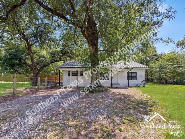 Building Photo - 990 Springdale St Rental