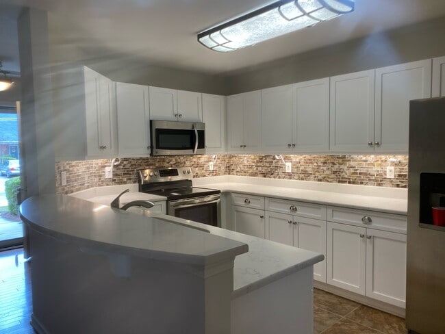 Photo - 1040 Bridgeport Way