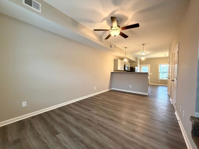 Photo - Airport Place Apartments