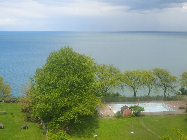 Building Photo - 11850 Edgewater Dr Unit 820