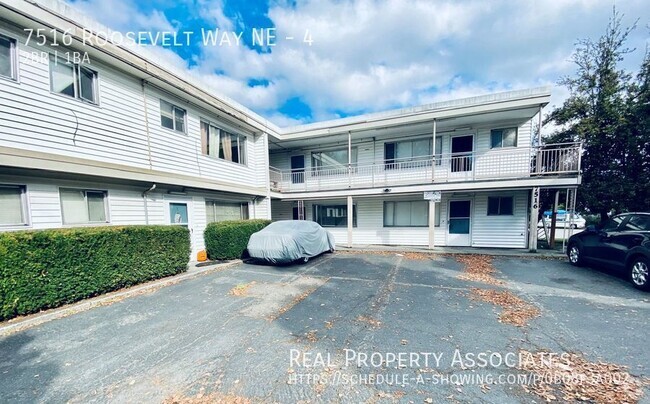 Building Photo - Top Floor 2-Bed/1-Bath Apartment Close to ... Unit 4