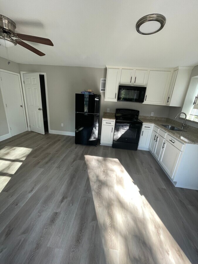 Photo - 609 Comet St Unit 3