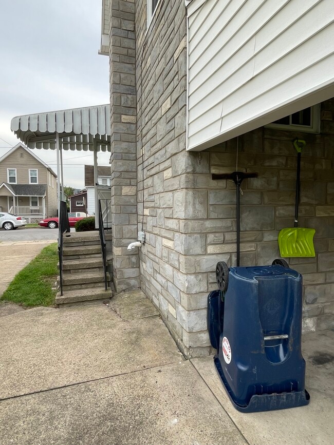 Photo - 1234 Isabella St