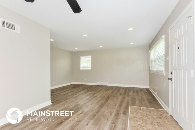 Photo - 635 Loyola Dr