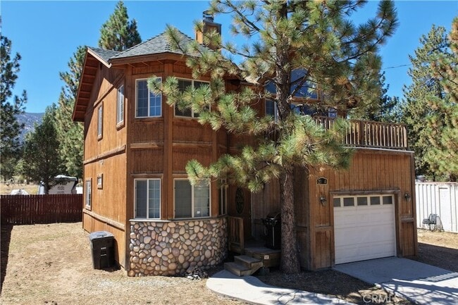 2104 2nd Ln