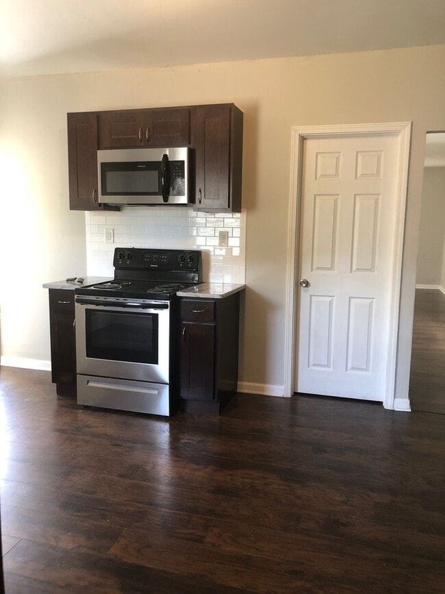 Photo - Single Family Home 3 beds 2 bath Available Now!