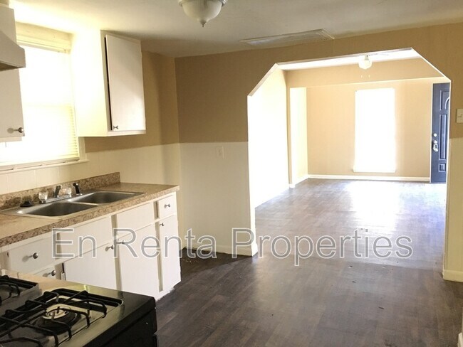 Photo - 2903 Weber St