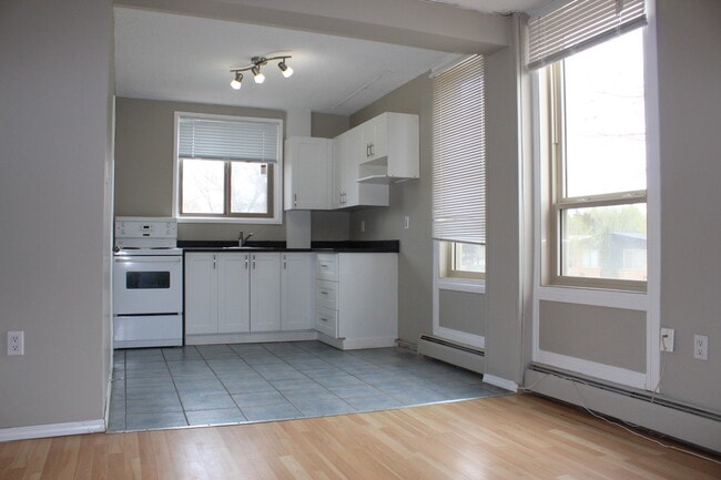 Photo - Laurentian Apartments