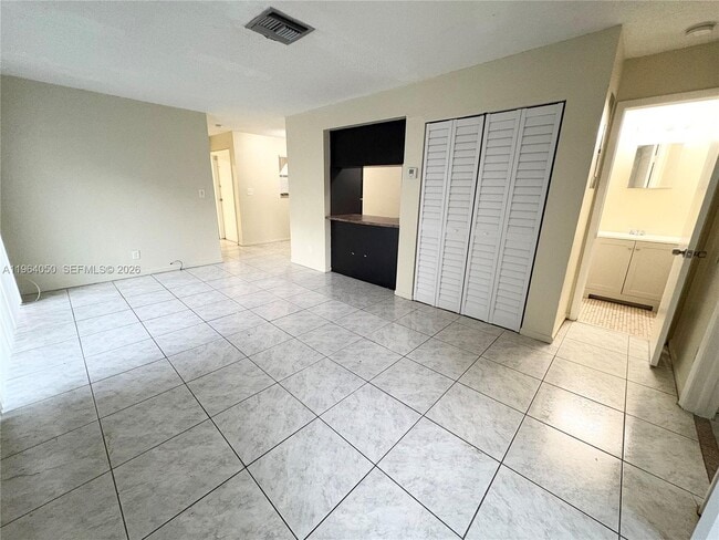 Building Photo - 813 SW 10th St Unit B