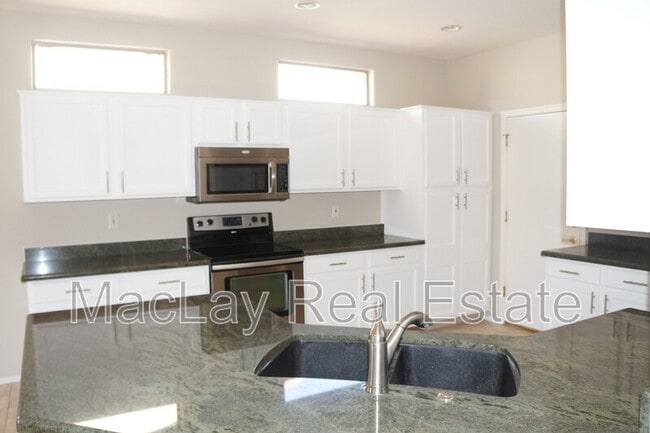 Photo - 203 W Cedar Dr