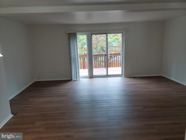 Photo - 7381 Hickory Log Cir