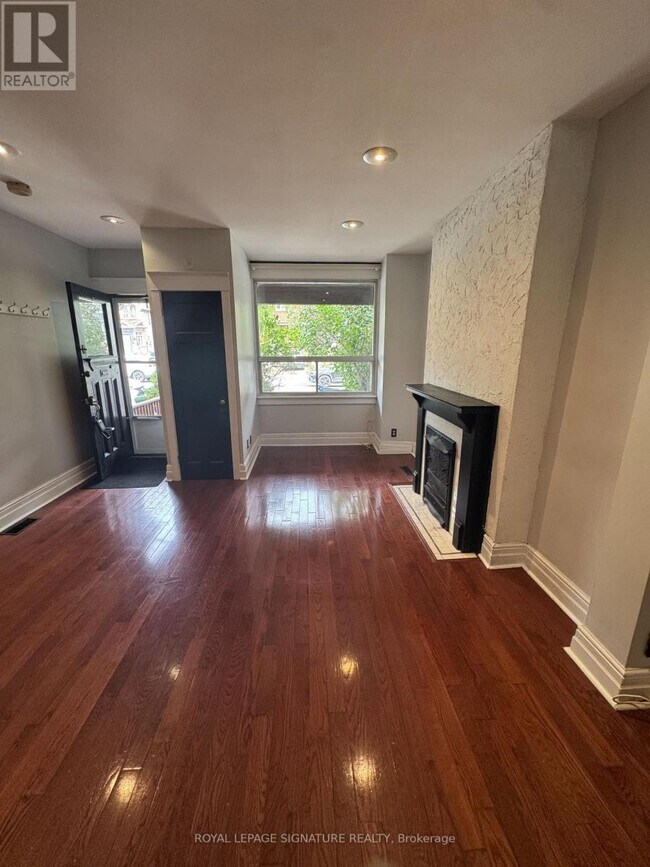 Photo - 920 Woodbine Ave