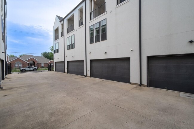 Gated Luxury Townhomes with yard + Roof Patio