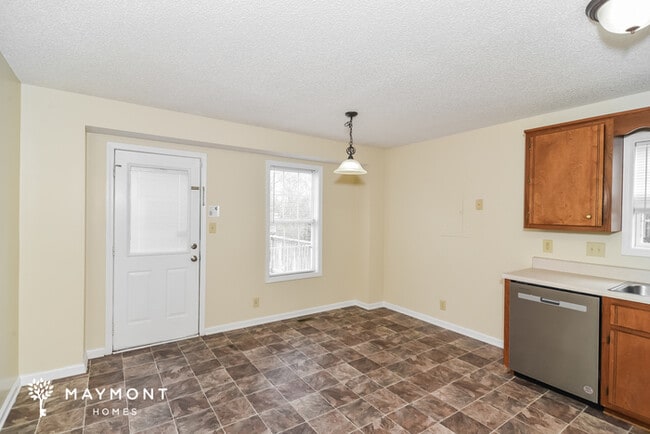 Photo - 129 Monarch Ln