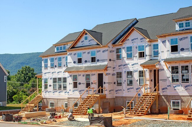 Building Photo - Pet-Friendly Crozet Townhome - $1,000 Off 1st Month's Rent! Unit 2229 Leeham St #A