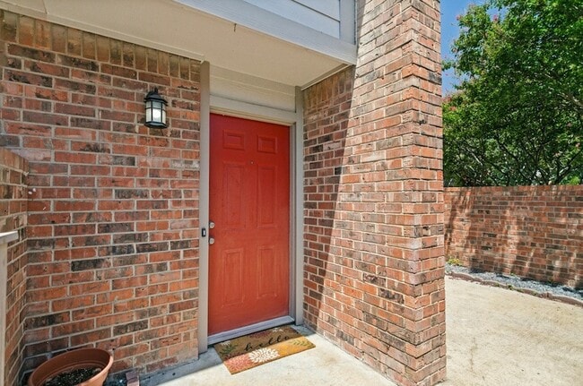 Photo - 18240 Midway Rd