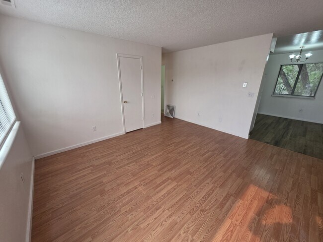 Photo - 987 Iowa Ave Unit C