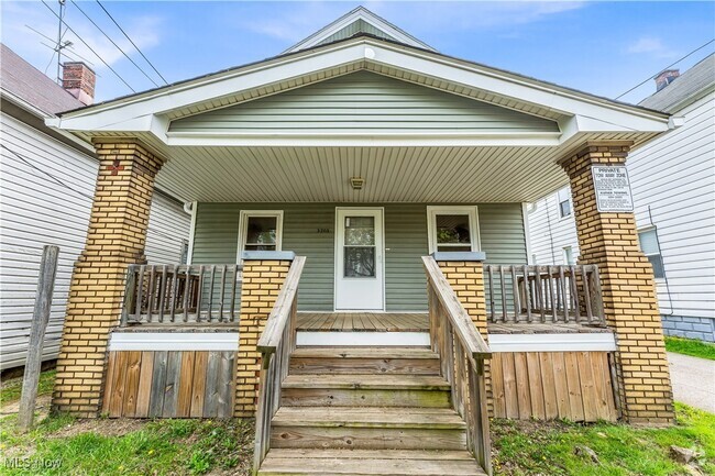 Building Photo - 3703 E 63rd St Unit 1/DN Rental