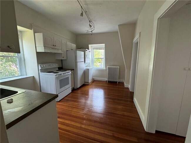 Photo - 26 Ayrault St