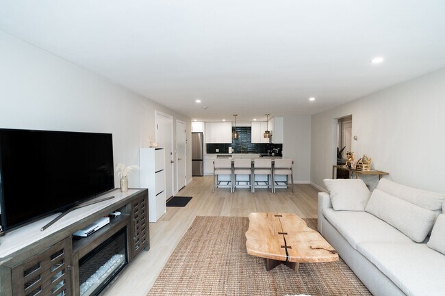 Photo - 13 Hallmark Gdns Unit 6