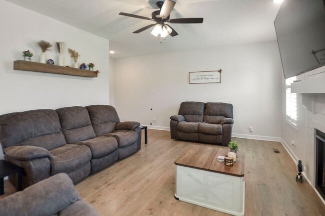 Photo - Pet Friendly Four Bedroom!