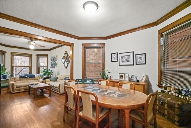 Photo - 1336 W Cornelia Ave Unit 2