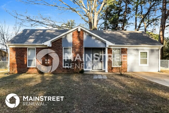 Building Photo - 2570 Hillcrest Dr